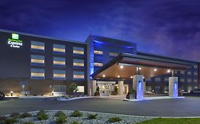 Holiday Inn Express & Suites Grand Rapids Airport North By Ihg